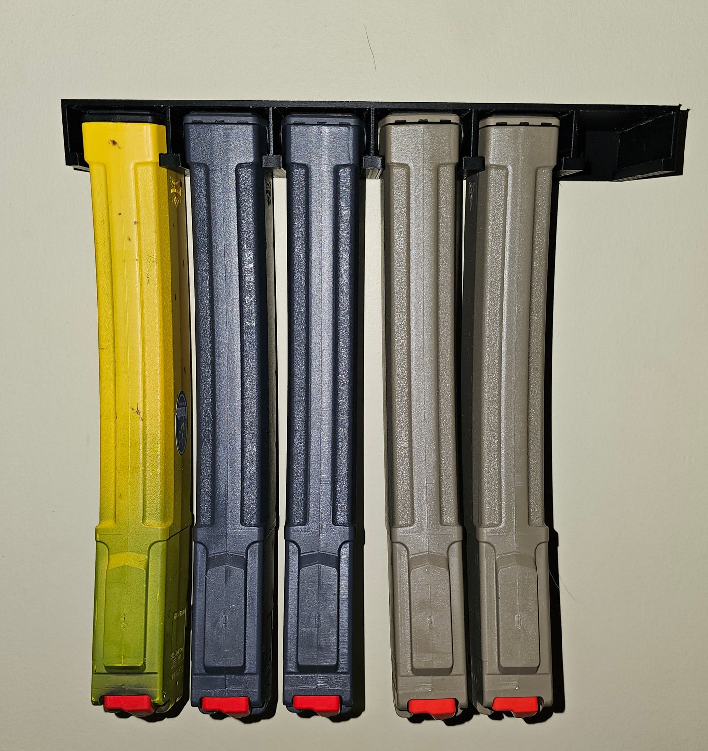 AKV magazine Hanger.