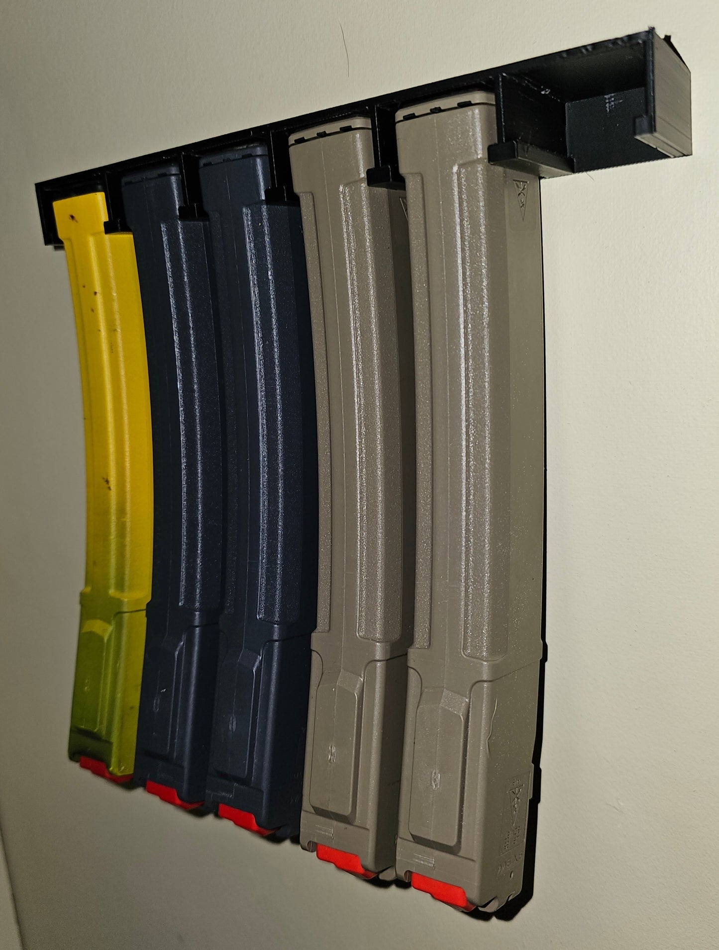 AKV magazine Hanger.