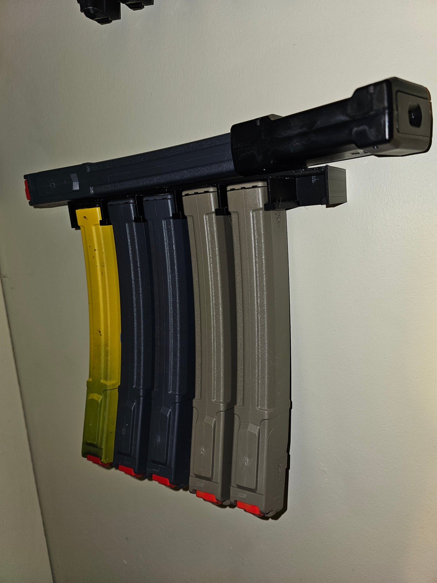 AKV magazine Hanger.