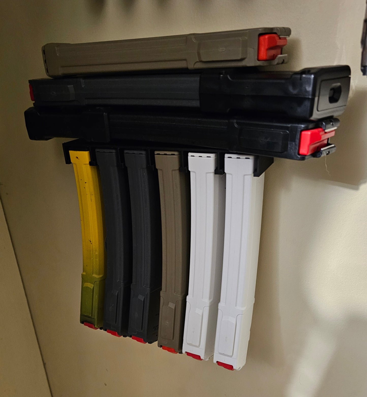AKV magazine Hanger.